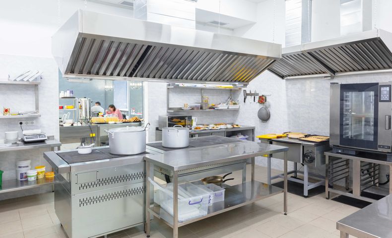 厨房機器は抗菌性と防サビ性が重要！厨房用の収納棚を選ぶポイント