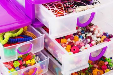 見せない小物も趣味部屋で管理！引き出しですっきり収納