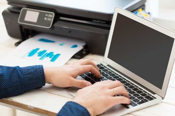 インダストリアルな質感を生かしてブルックリンスタイルのカフェ風に